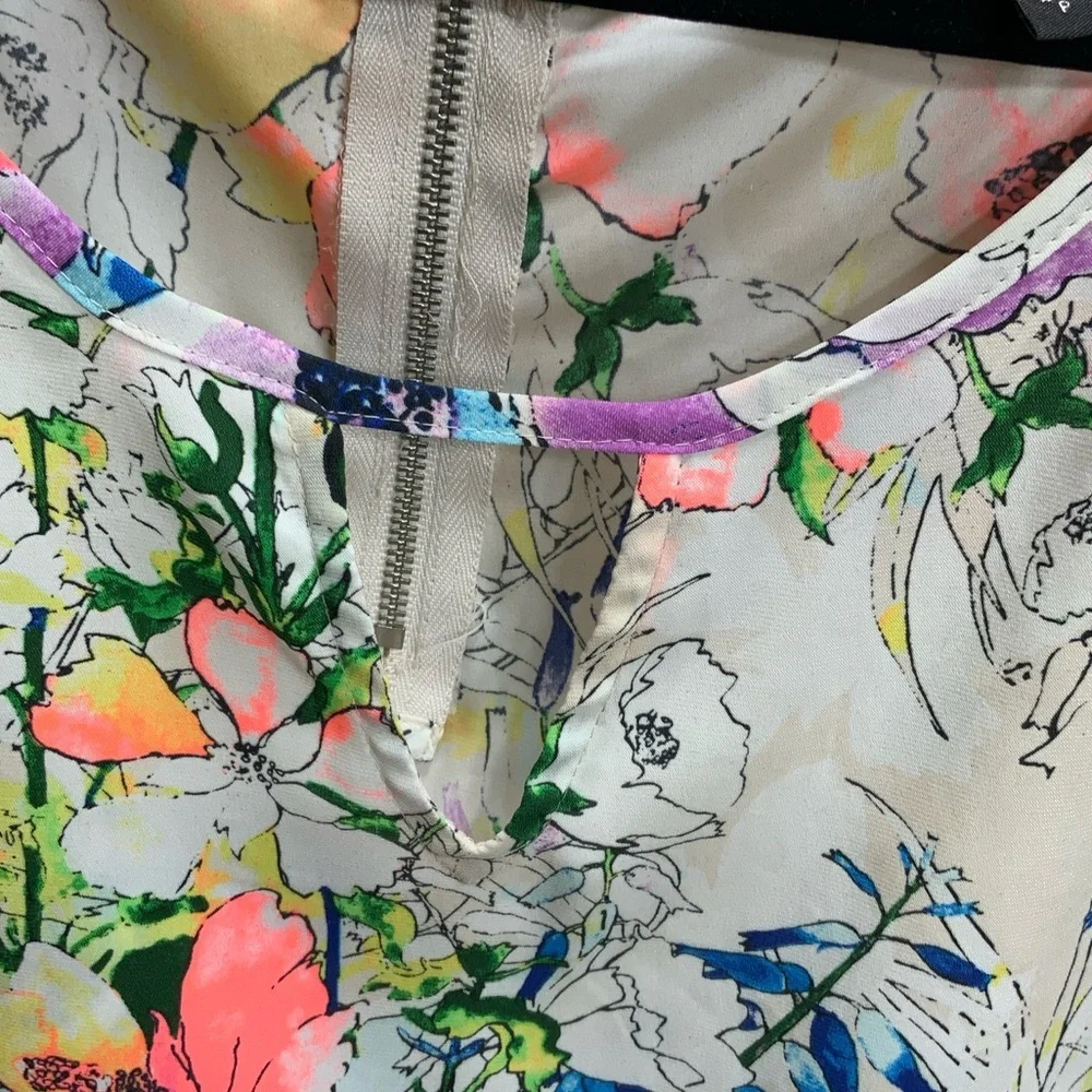 Express Colorful Floral Women's Blouse - Picture 5 of 11